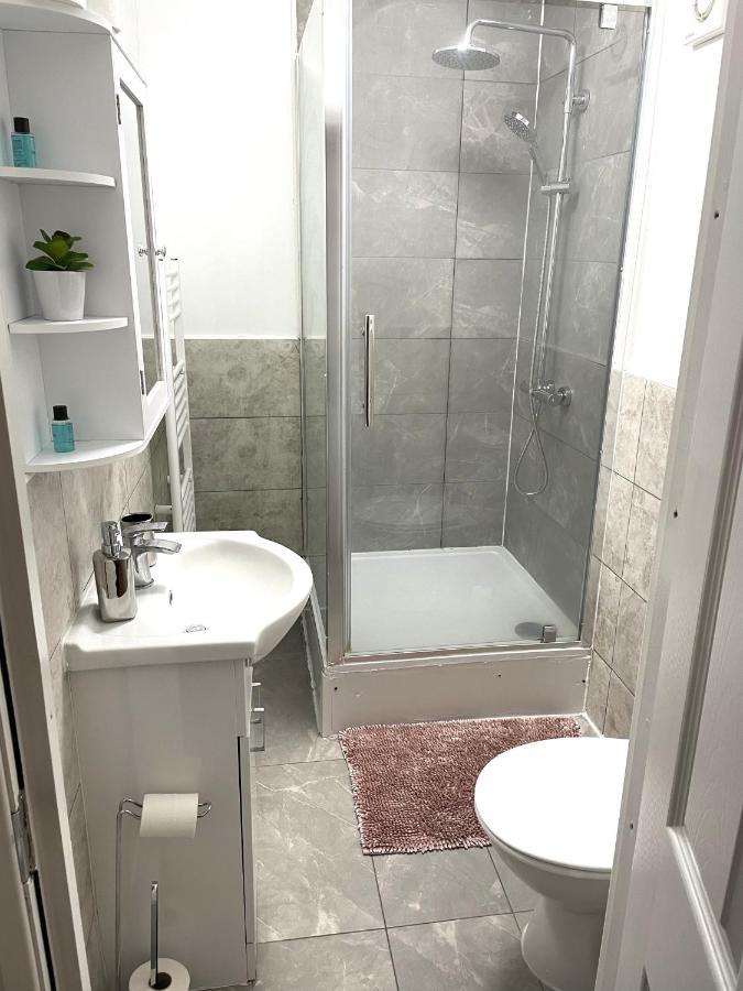Supreme - 1 Bedroom Apart Sleeps 4 Short/Long Stay Gillingham  Εξωτερικό φωτογραφία