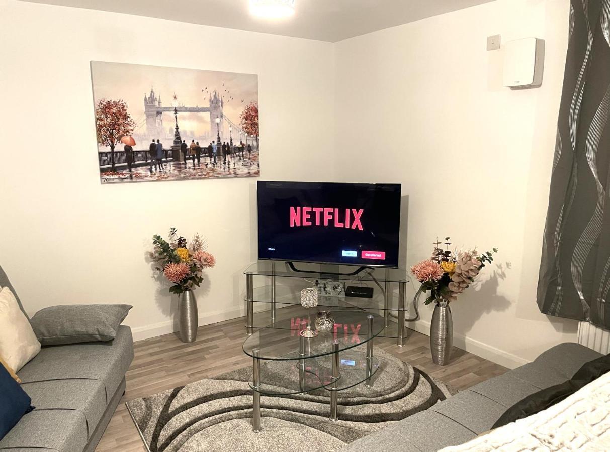 Supreme - 1 Bedroom Apart Sleeps 4 Short/Long Stay Gillingham  Εξωτερικό φωτογραφία
