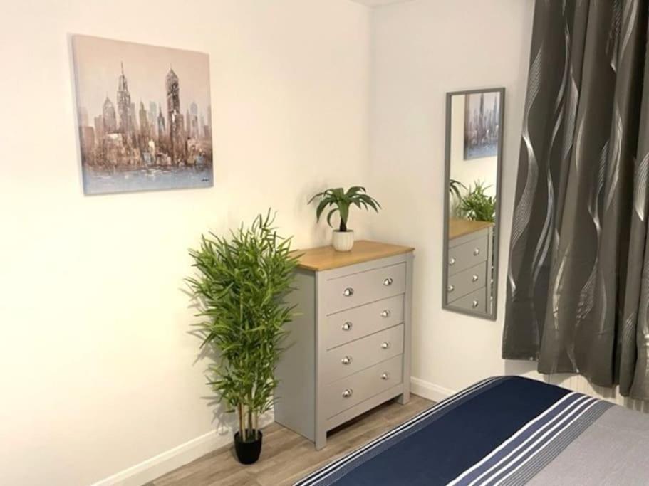 Supreme - 1 Bedroom Apart Sleeps 4 Short/Long Stay Gillingham  Εξωτερικό φωτογραφία