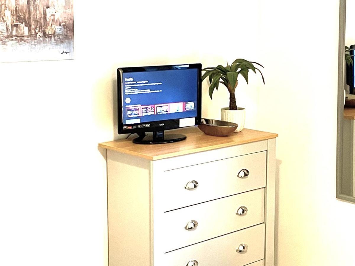 Supreme - 1 Bedroom Apart Sleeps 4 Short/Long Stay Gillingham  Εξωτερικό φωτογραφία